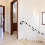 Dora *